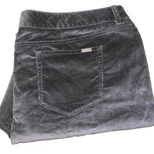 L.L. Bean Favorite Fit Black Corduroy Women’s Pants Size 24WR Never Worn